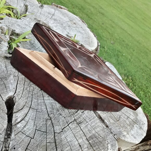 Vintage Carved Wood Box Trinket Box Collectible Wooden Boxes Diamond Shaped Gift - Picture 13 of 15
